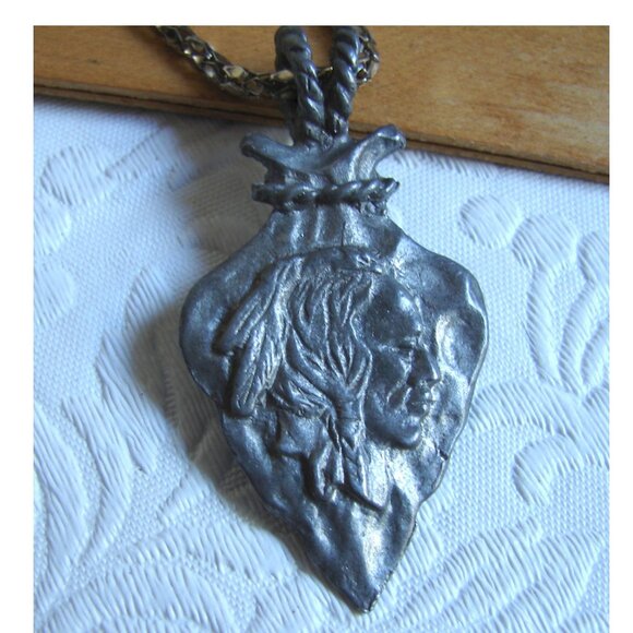 Vtg Native American NECKLACE Pewter Arrowhead w/Warrior Emblem, 30" Chain E42a - Picture 2 of 5